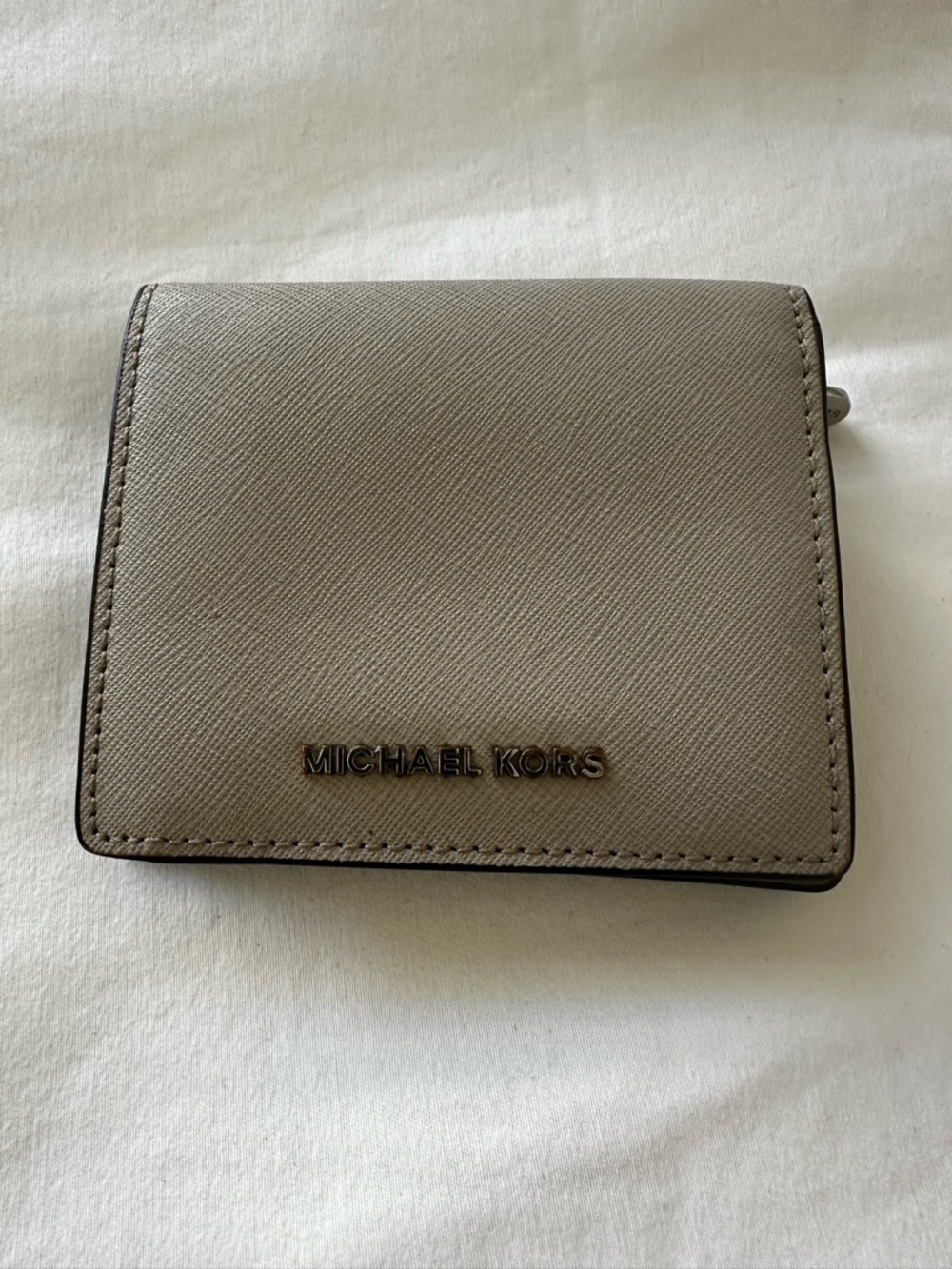 MICHAEL KORS Jet Set Small Saffiano Leather Wallet in Taupe or Light Tan
